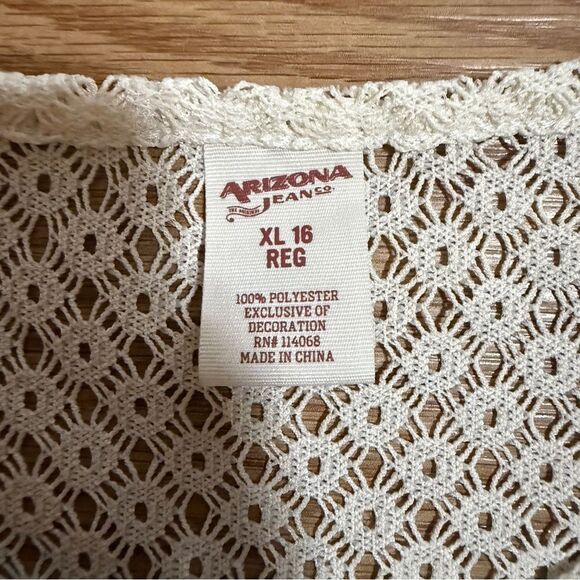 AriZona Jeans Co Cream Open Weave Crochet
Flowy Top poncho Blouse Size XL - Picture 5 of 5